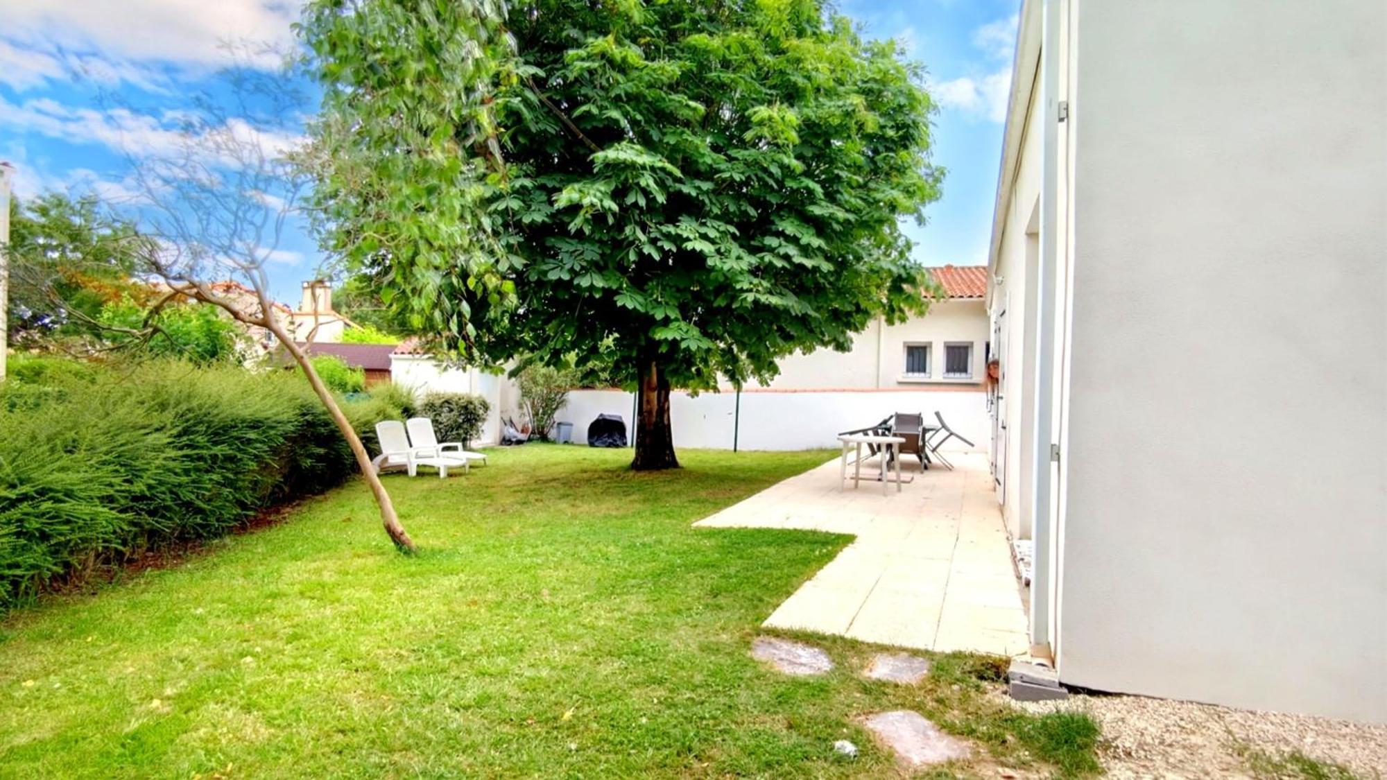 Sous Le Marronnier - Maison Pour 4 Avec Jardin Villa Royan Exterior photo